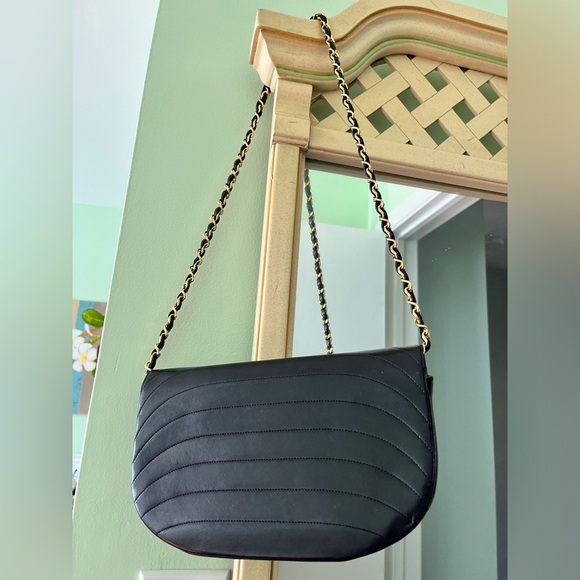 Authentic Vintage Chanel
Half Moon borderline - Picture 3 of 6